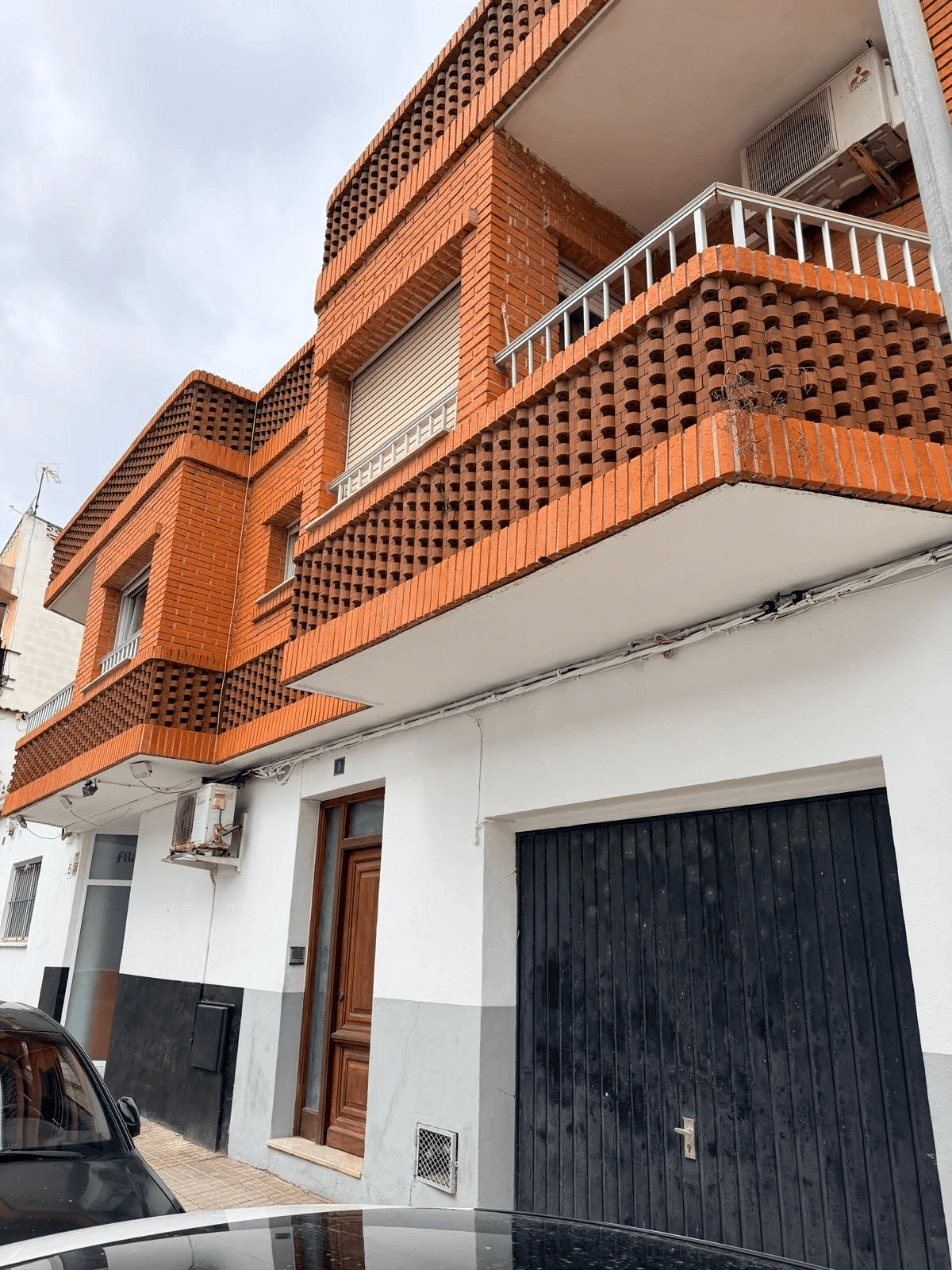 Amplia Casa de Pueblo en el Corazón de Denia - Ideal para Familias o Inversores