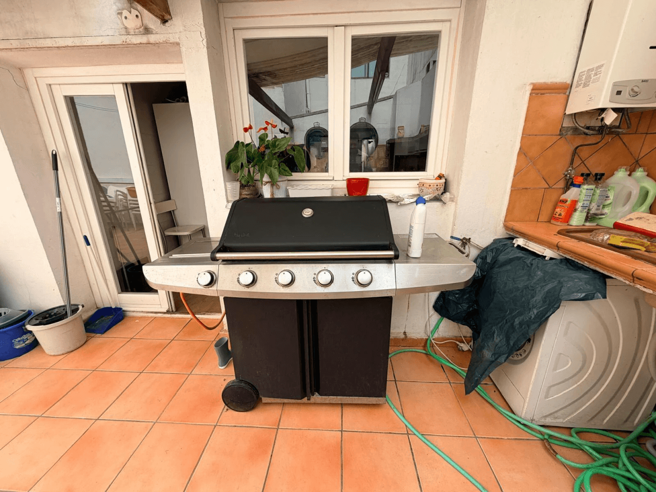 Amplia Casa de Pueblo en el Corazón de Denia - Ideal para Familias o Inversores