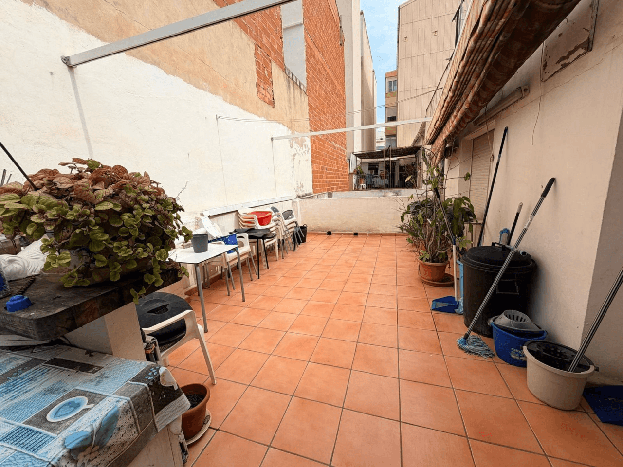 Amplia Casa de Pueblo en el Corazón de Denia - Ideal para Familias o Inversores