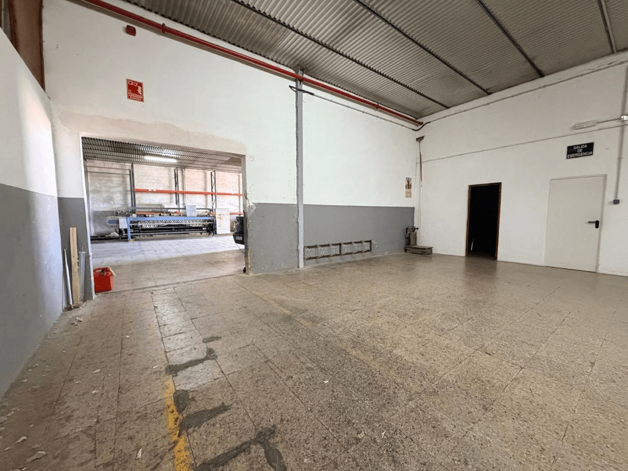 NAVE INDUSTRIAL CON GRAN POTENCIAL EN POLÍGONO DE FONTANARS DEL ALFORINS (VALENCIA)