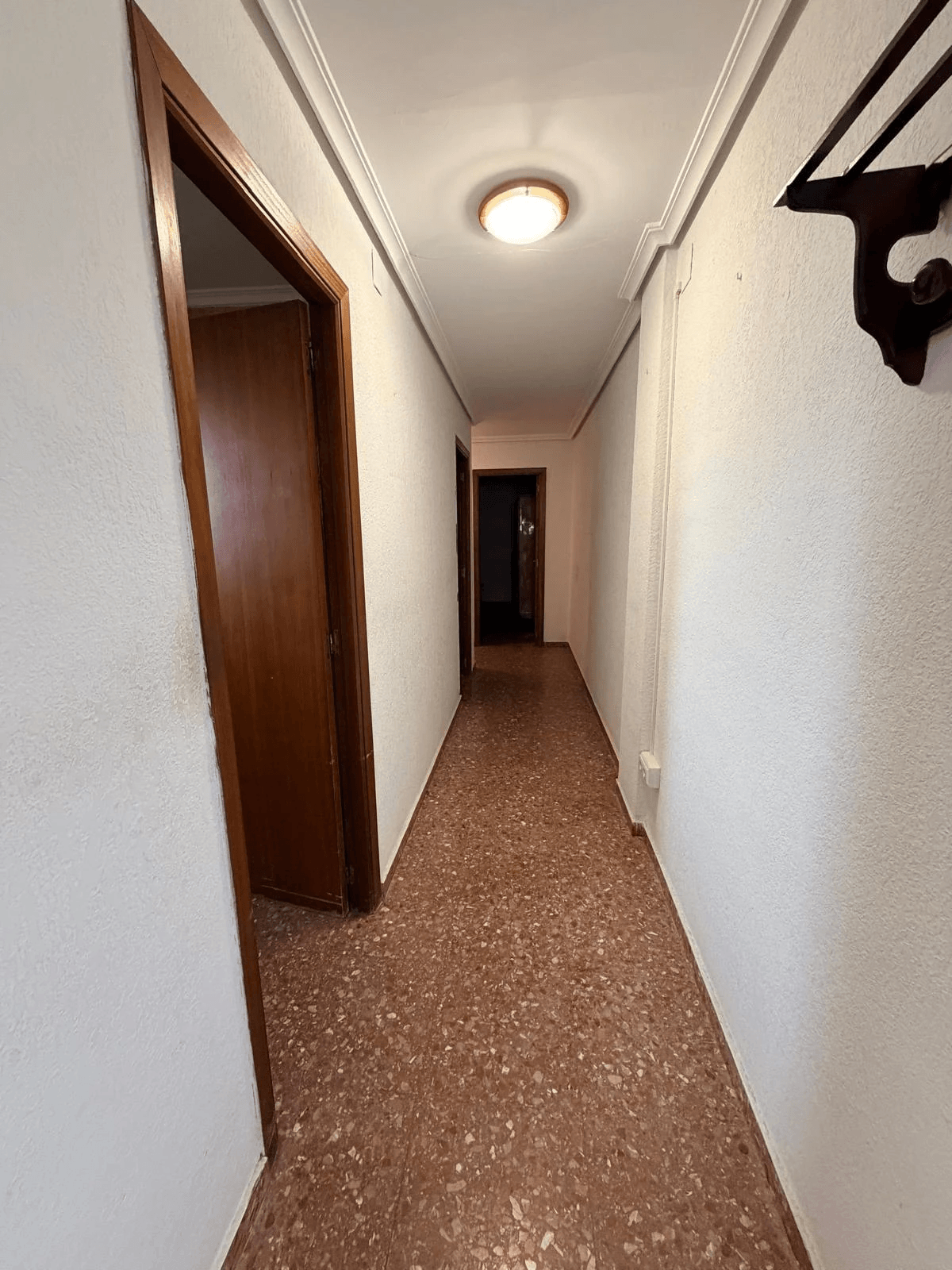 VIVIENDA LUMINOSA CON TERRAZA PRIVADA Y ALTO POTENCIAL EN ALBAIDA (VALENCIA)