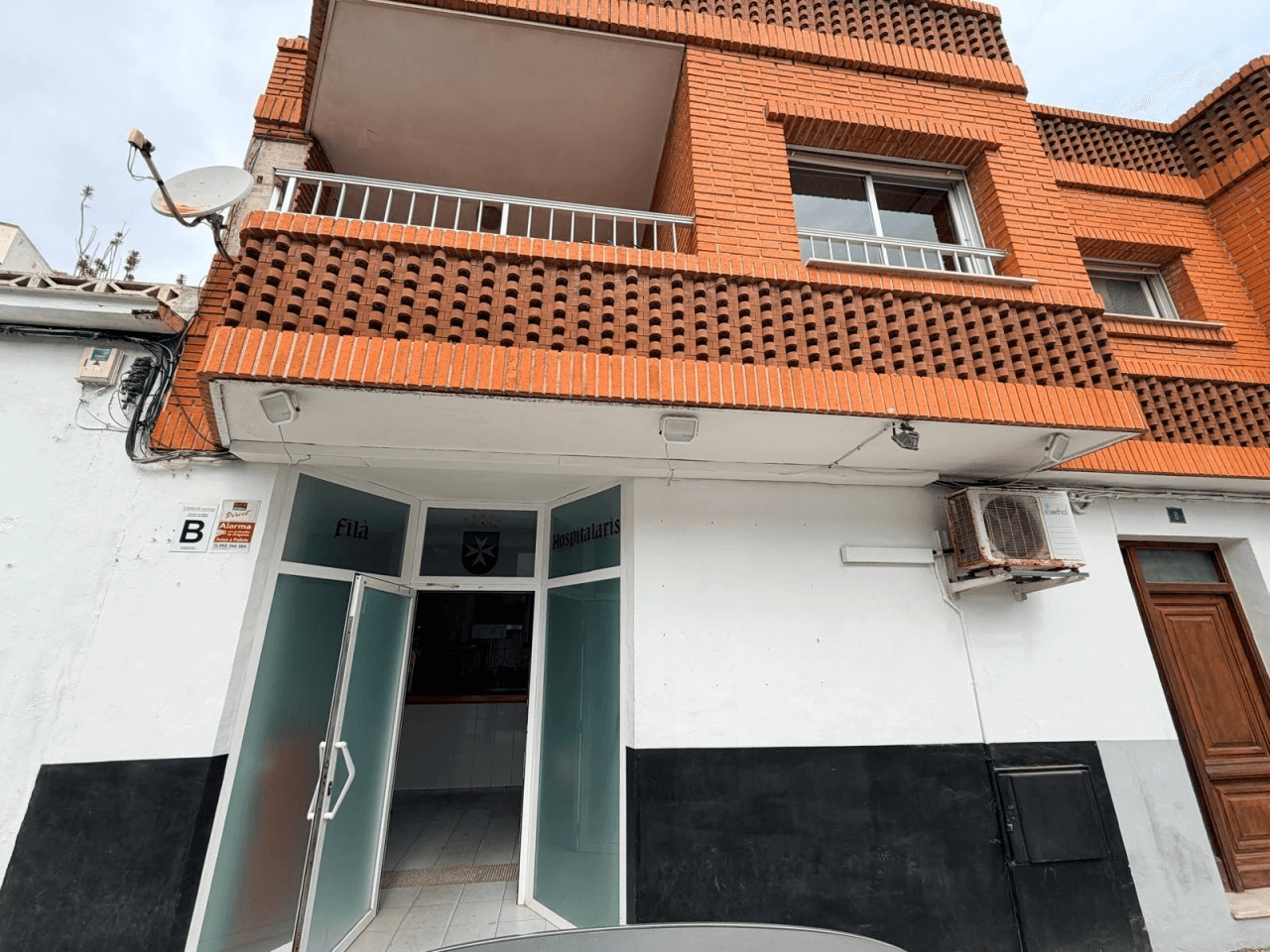 Amplia Casa de Pueblo en el Corazón de Denia - Ideal para Familias o Inversores