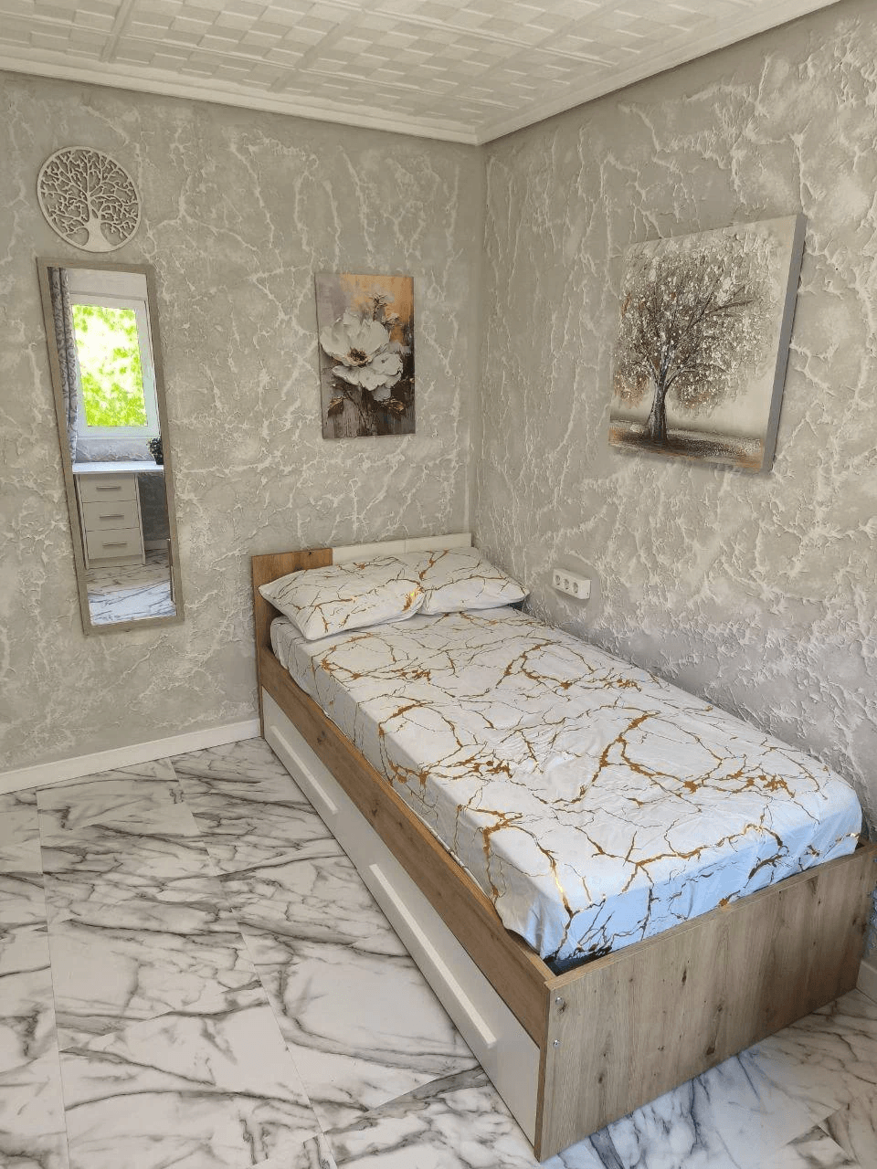 Piso reformado de 5 habitaciones en Xirivella en venta.