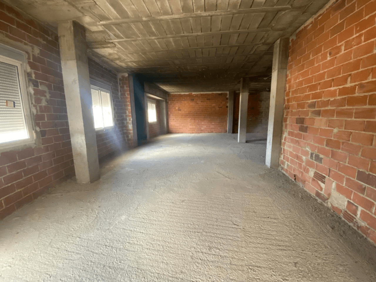 Venta Local diafano con salida de humos en Albaida-Valencia
