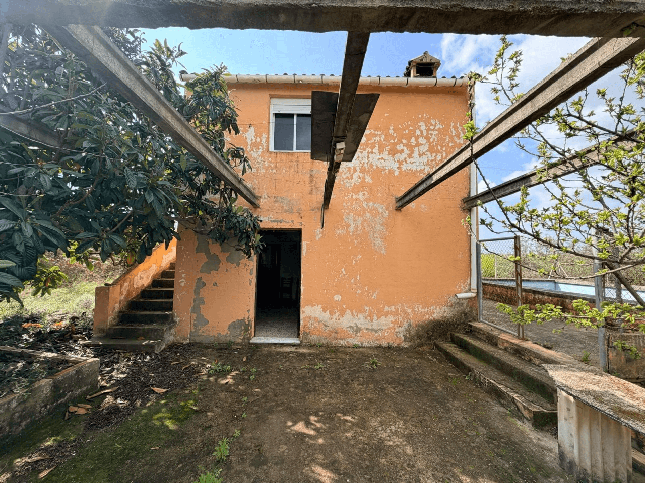 Amplia Casa de Campo en Albaida con Plantaciones y Piscina