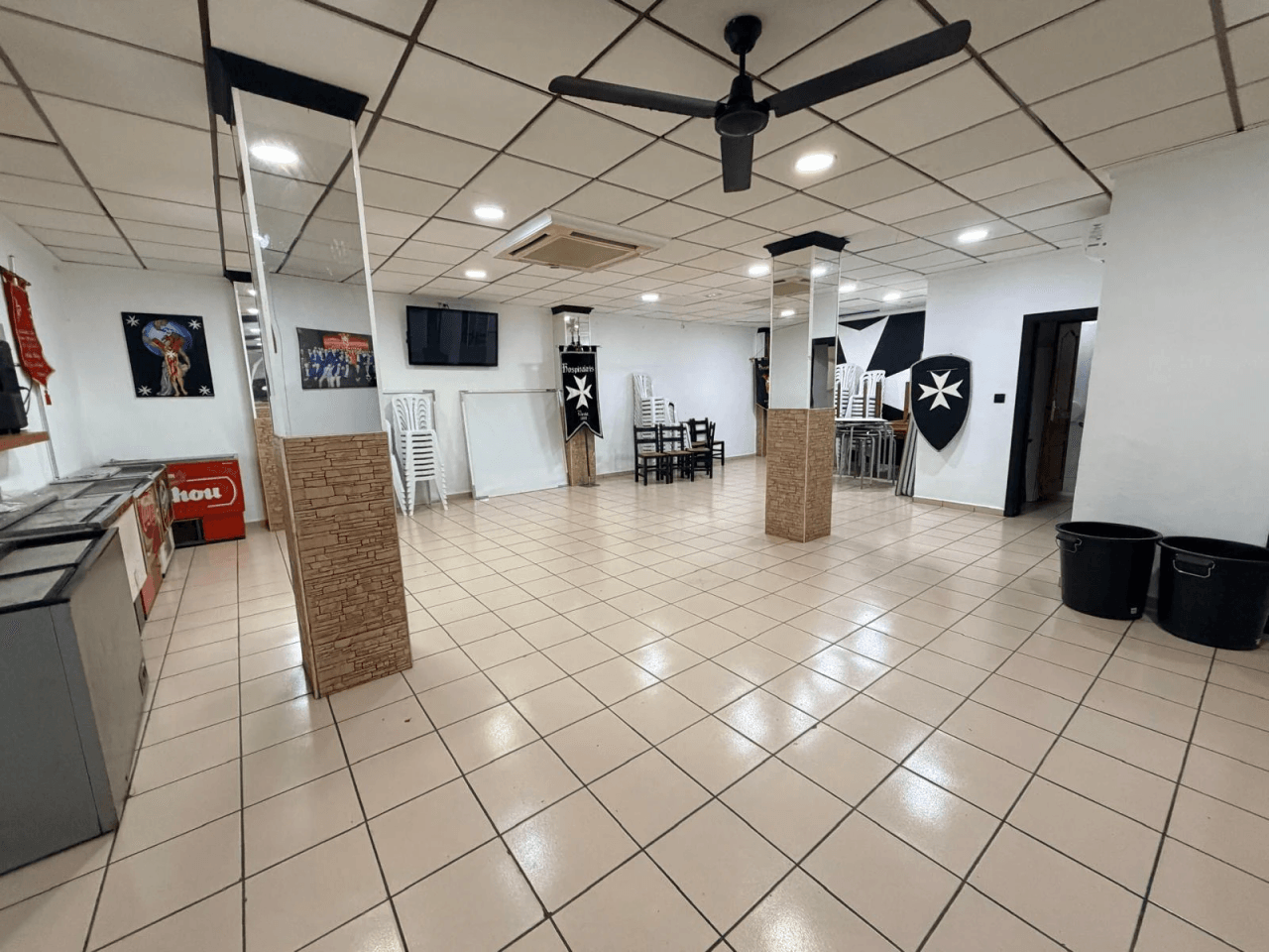Amplia Casa de Pueblo en el Corazón de Denia - Ideal para Familias o Inversores
