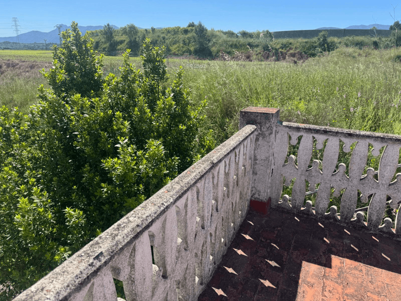 Casa de campo en Albaida con piscina y amplio terreno en venta