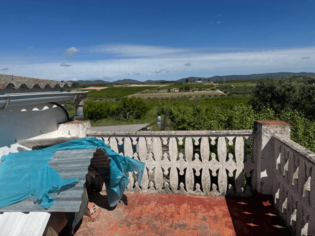 Casa de campo en Albaida con piscina y amplio terreno en venta