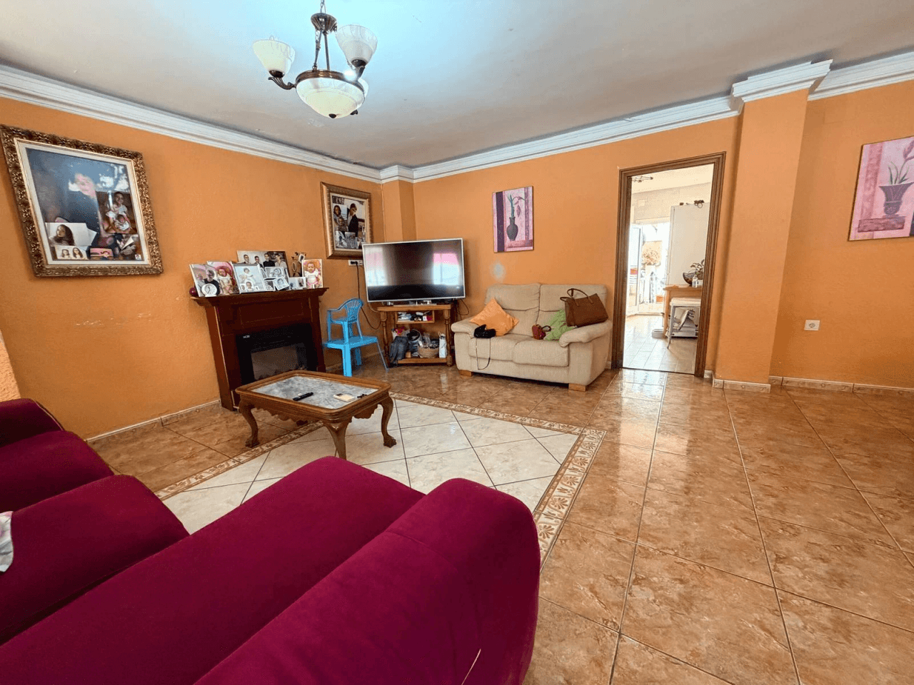 Amplia Casa de Pueblo en el Corazón de Denia - Ideal para Familias o Inversores
