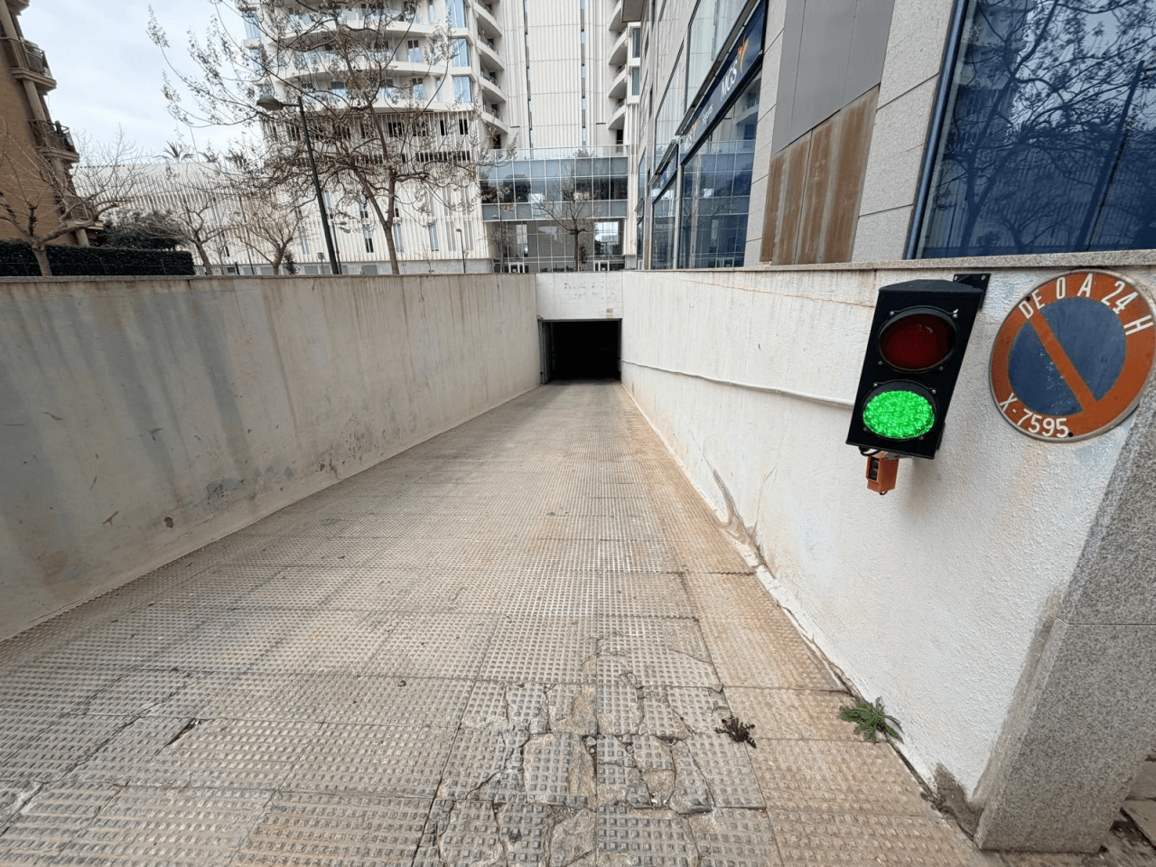 Venta Plaza de Garage en AV Cortes Valencianas-Valencia