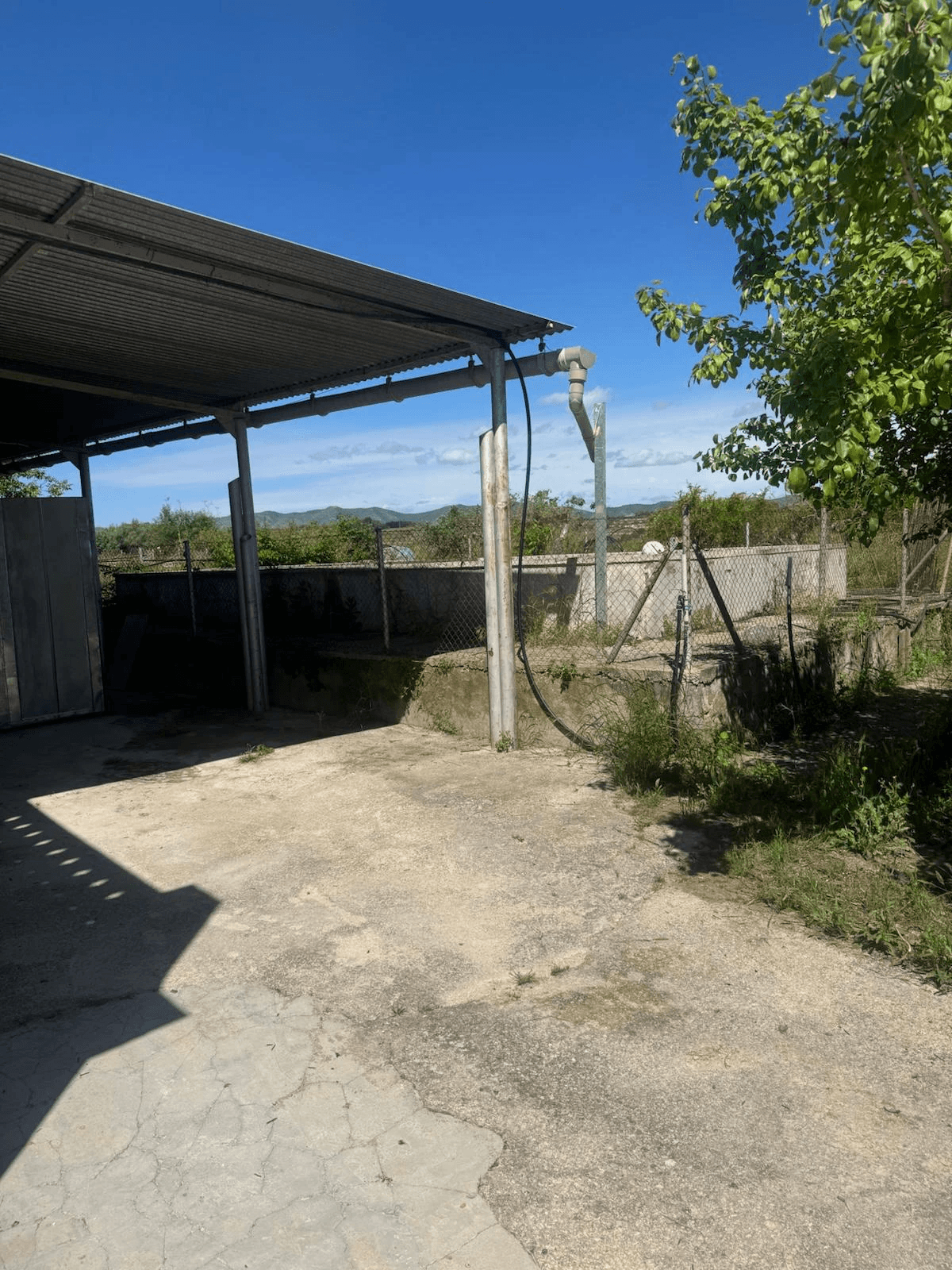 Casa de campo en Albaida con piscina y amplio terreno en venta