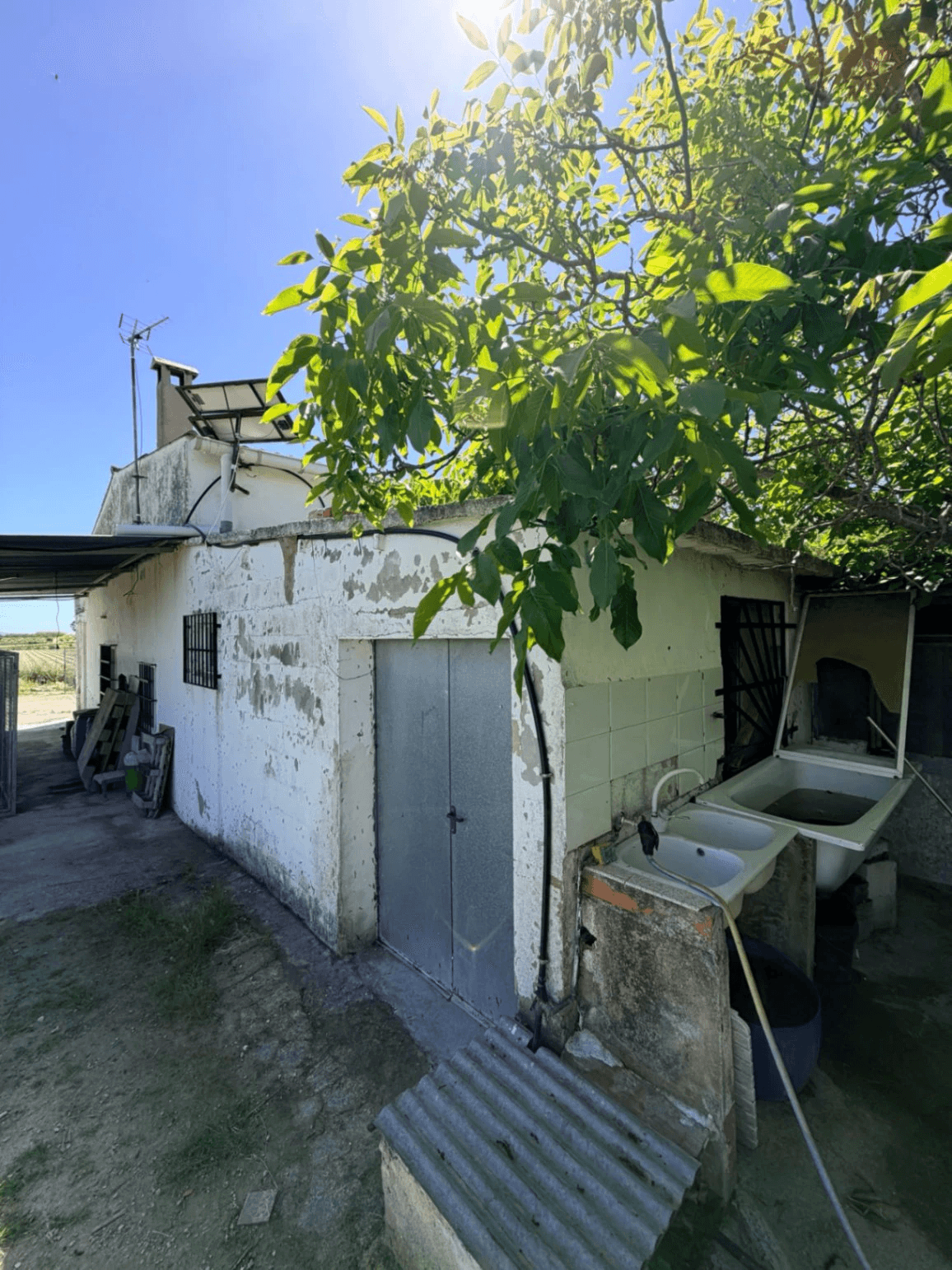 Casa de campo en Albaida con piscina y amplio terreno en venta