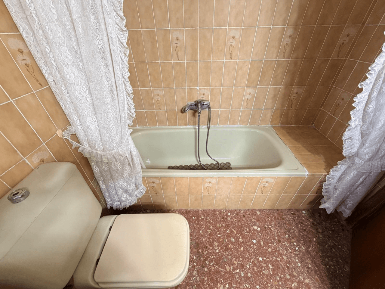 VIVIENDA LUMINOSA CON TERRAZA PRIVADA Y ALTO POTENCIAL EN ALBAIDA (VALENCIA)