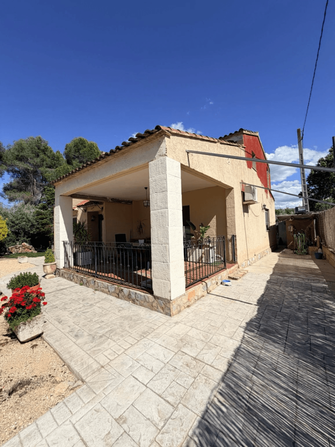 Chalet reformado en venta con piscina y jardín en Ontinyent