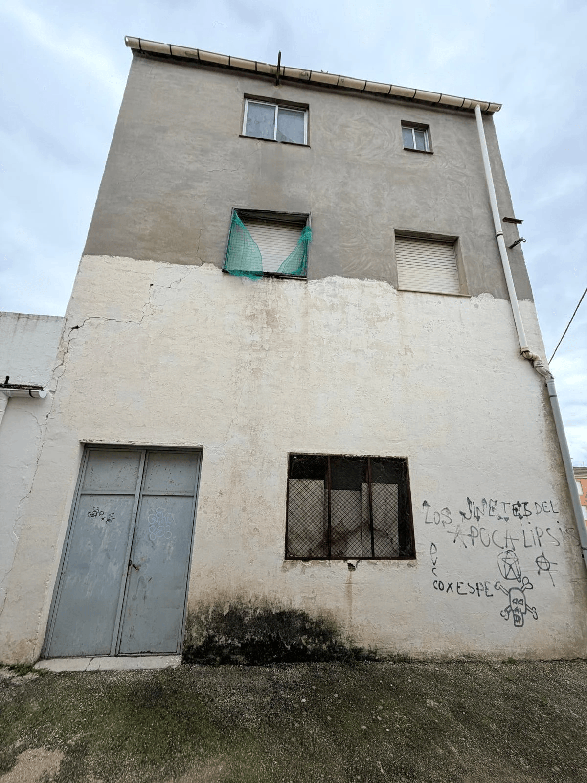 VIVIENDA LUMINOSA CON TERRAZA PRIVADA Y ALTO POTENCIAL EN ALBAIDA (VALENCIA)