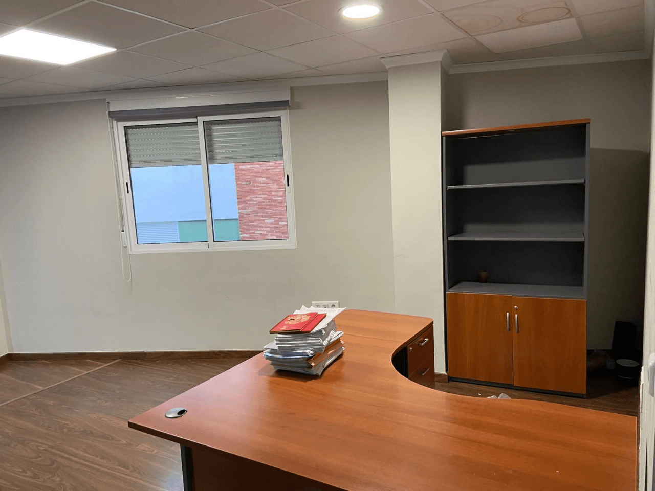 Oficinas elegantes en pleno centro de Albaida – Disponibles en venta o alquiler
