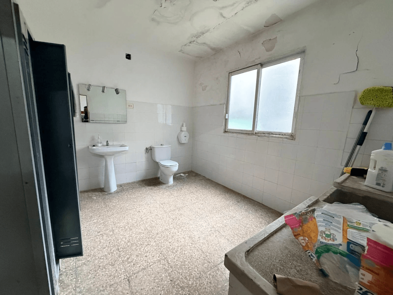 NAVE INDUSTRIAL CON GRAN POTENCIAL EN POLÍGONO DE FONTANARS DEL ALFORINS (VALENCIA)
