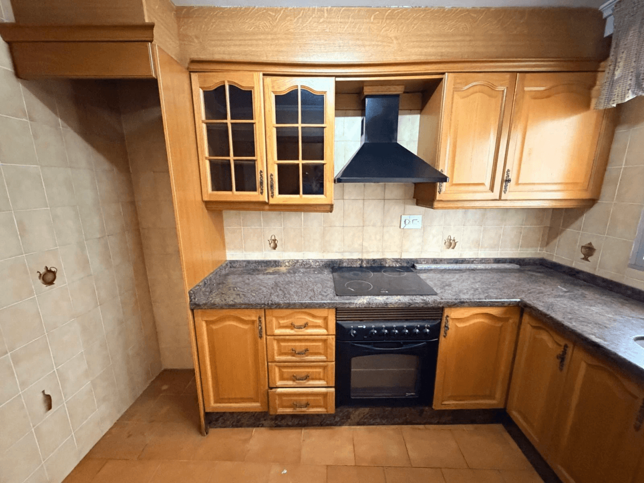 VIVIENDA LUMINOSA CON TERRAZA PRIVADA Y ALTO POTENCIAL EN ALBAIDA (VALENCIA)