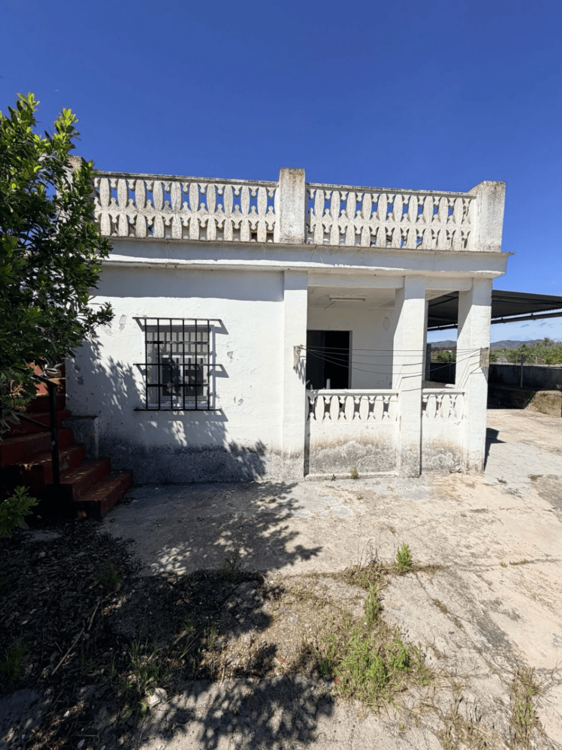 Casa de campo en Albaida con piscina y amplio terreno en venta