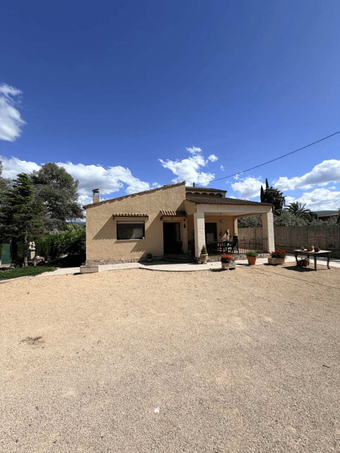 Chalet reformado en venta con piscina y jardín en Ontinyent