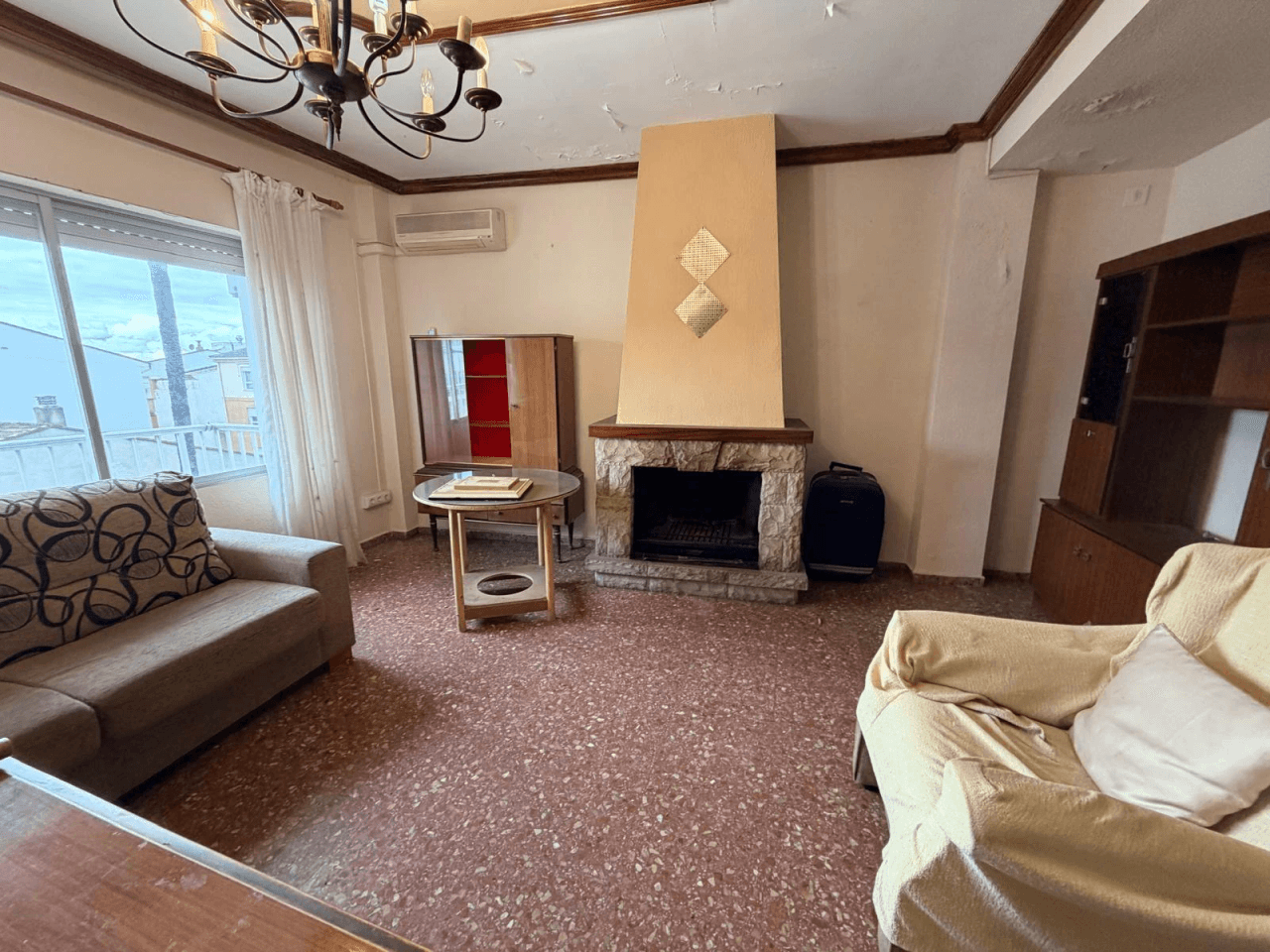 VIVIENDA LUMINOSA CON TERRAZA PRIVADA Y ALTO POTENCIAL EN ALBAIDA (VALENCIA)