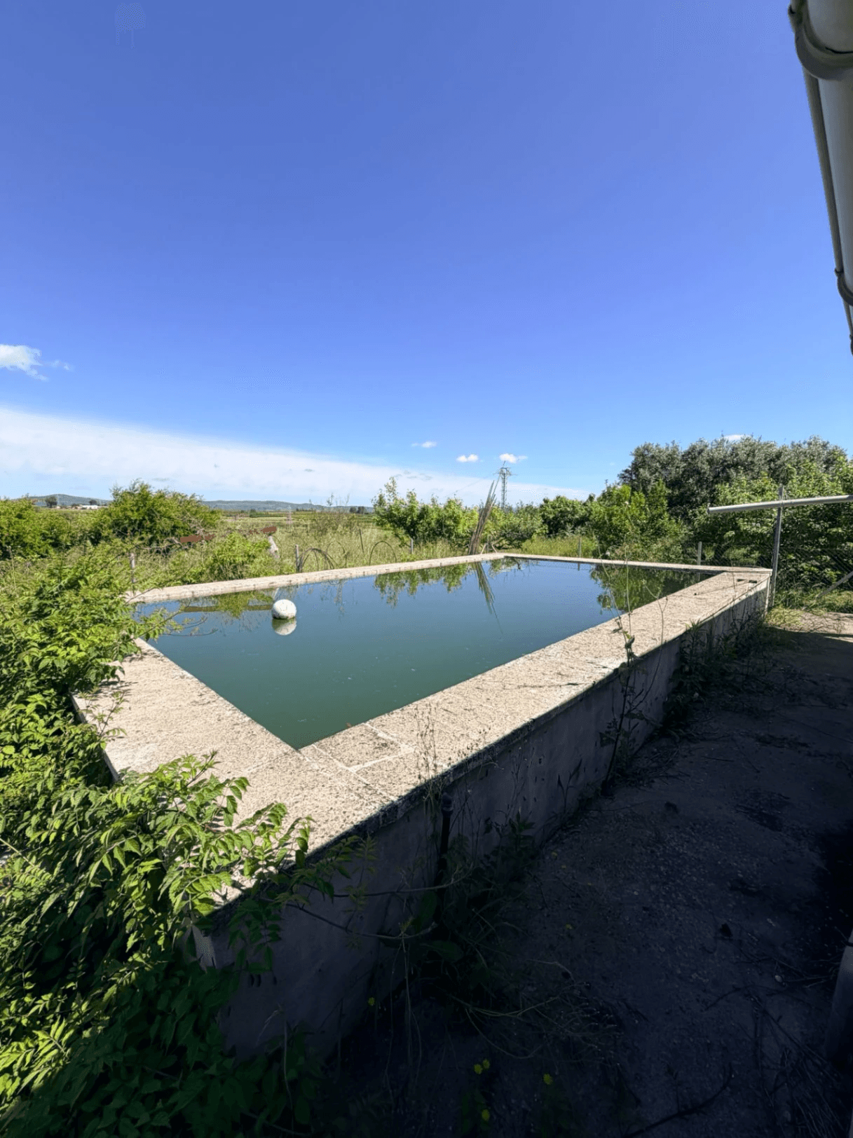 Casa de campo en Albaida con piscina y amplio terreno en venta