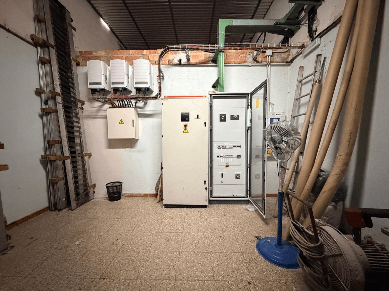 NAVE INDUSTRIAL CON GRAN POTENCIAL EN POLÍGONO DE FONTANARS DEL ALFORINS (VALENCIA)