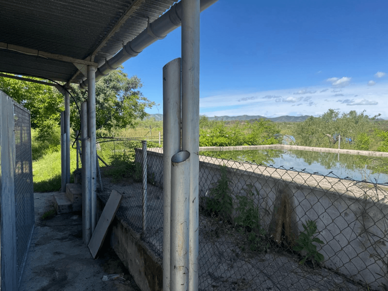 Casa de campo en Albaida con piscina y amplio terreno en venta