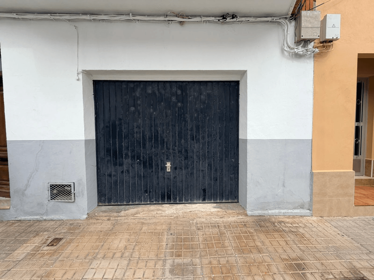 Amplia Casa de Pueblo en el Corazón de Denia - Ideal para Familias o Inversores