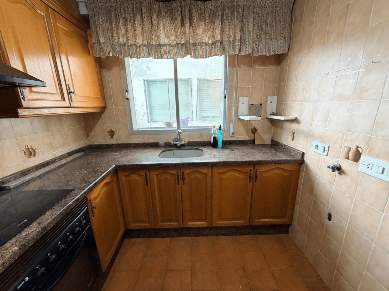 VIVIENDA LUMINOSA CON TERRAZA PRIVADA Y ALTO POTENCIAL EN ALBAIDA (VALENCIA)