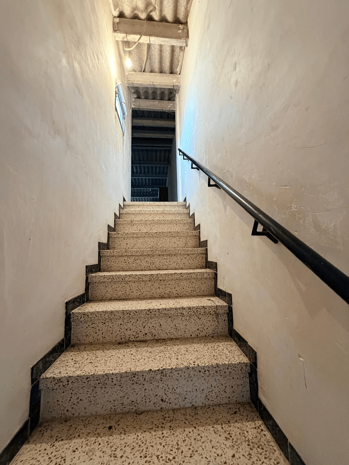 VIVIENDA LUMINOSA CON TERRAZA PRIVADA Y ALTO POTENCIAL EN ALBAIDA (VALENCIA)