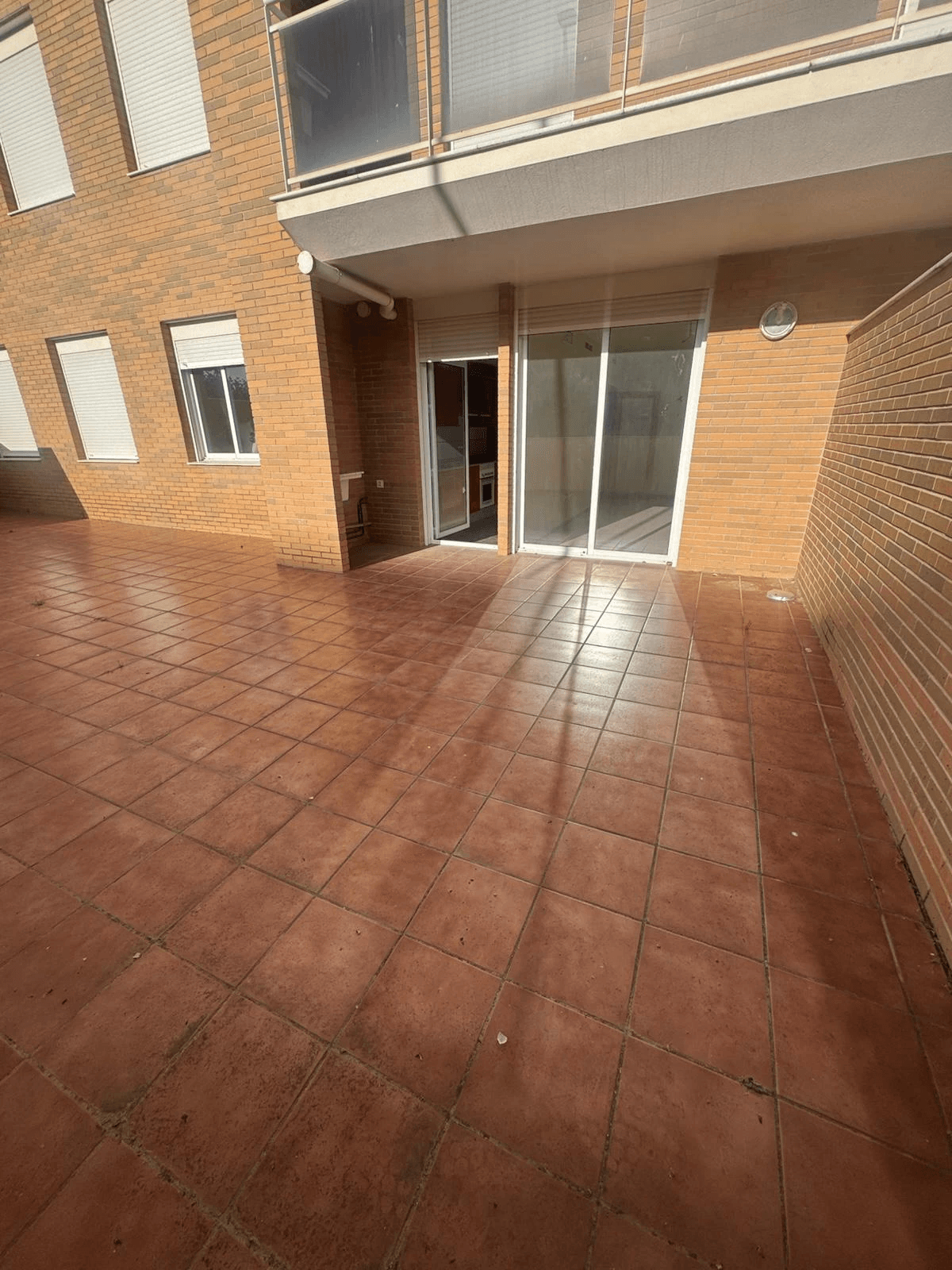 ✨ Bajo de obra nueva a estrenar con terraza en Albaida – 155.000 € ✨