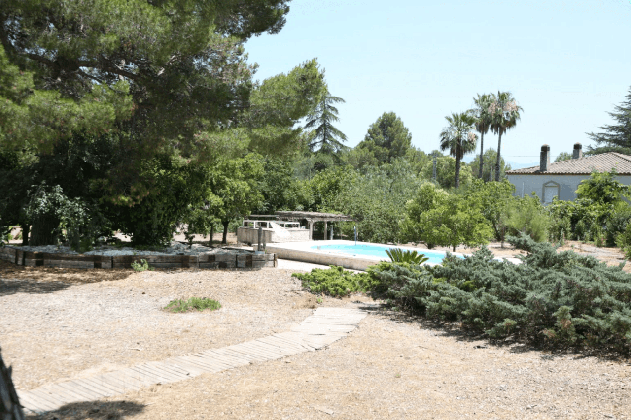 Chalet de lujo reformado con piscina y gran parcela en Muro de Alcoy